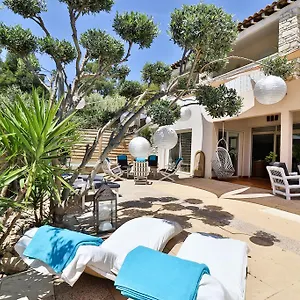 https://les-chambres-dhotes-du-grand-mornas.fr-provencehotel.com